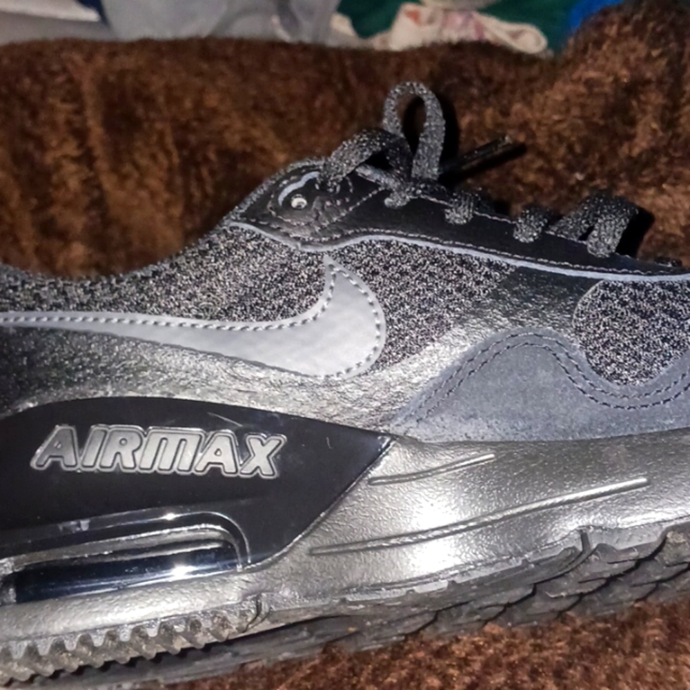 im selling air max